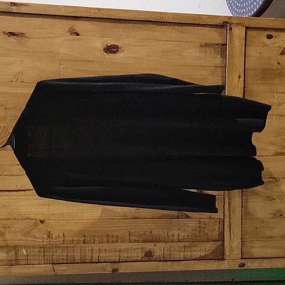 Gap Black Sweater new with tags.. never worn. Size small adults - Picture 4 of 4